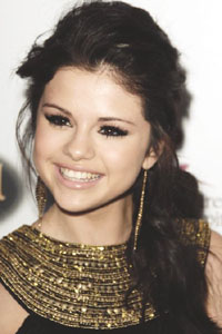 вечерний макияж для брюнеток Selena Gomez вечерний макияж для брюнеток Selena Gomez